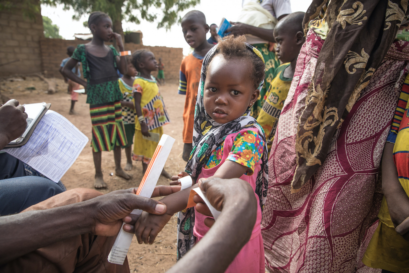 A child lines up to get her routine MACV vaccination in Burkina Faso in 2017. © Evelyn Hockstein/CDC Foundation